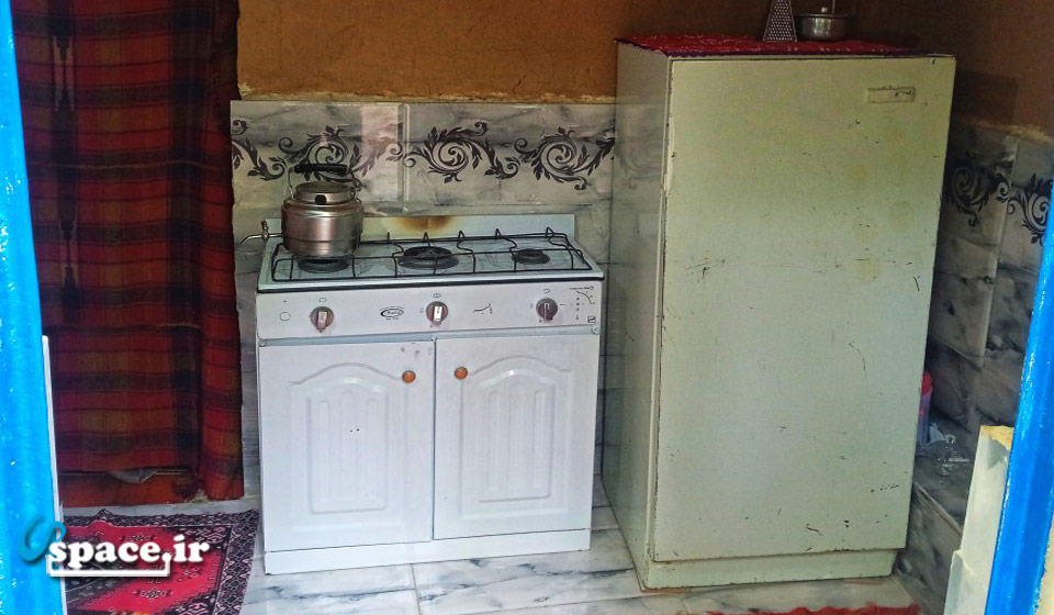 نمای داخلی آشپزخانه اقامتگاه بوم گردی گلاویژ - سنندج - روستای هشمیز