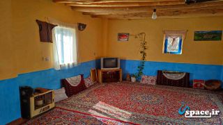 نمای داخلی اتاق شماره یک اقامتگاه بوم گردی گلاویژ - سنندج - روستای هشمیز